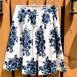 TALBOTS. Petites. Blue/White Animal Print Pleated Skirt. Size 10. Cotton…